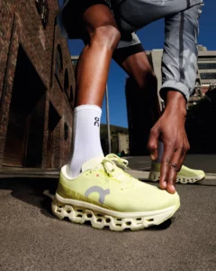 AI_SEARCH-ss26-run_brand_build-pr-product_still-cloudmonster_3-CMYK-11__1_